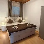 Moeblierte *