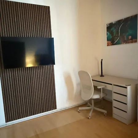 Moeblierte *